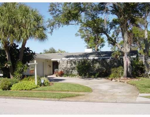 8767 Hershey Ln., Largo, FL 33777