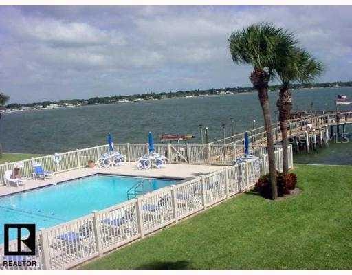 7520 Sunshine Skyway Ln. #T-18, St Petersburg, FL 33711