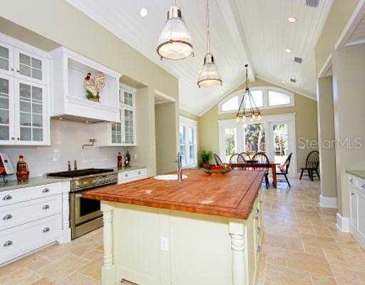2105 Bow Ln., Safety Harbor, FL 34695