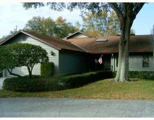 11709 Ridgeview Ln. #27, Seminole, FL 33772