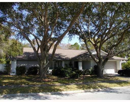 3208 Bluffs Dr., Largo, FL 33770