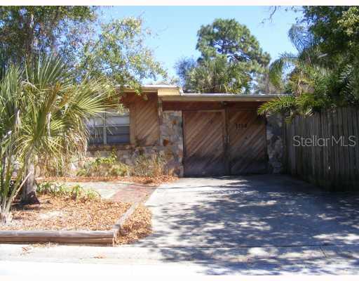 1102 E Court St., Tarpon Springs, FL 34689