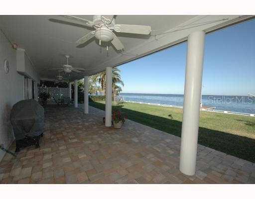 121 Carlyle Cir., Palm Harbor, FL 34683