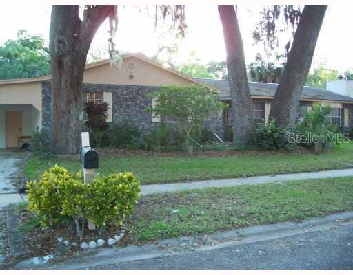 810 Bishop Pl., Seffner, FL 33584