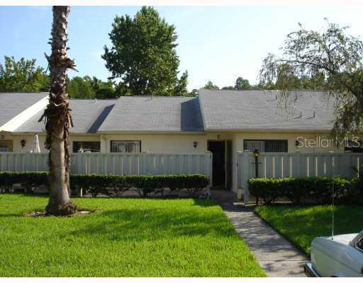 1366 Pine Glen Ln. #E, Tarpon Springs, FL 34688
