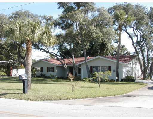 598 Bayshore Dr., Tarpon Springs, FL 34689