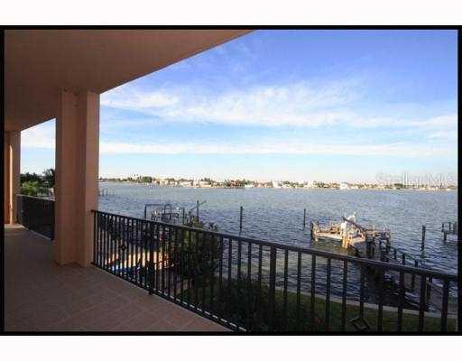 260 108th Ave. #101, Treasure Island, FL 33706