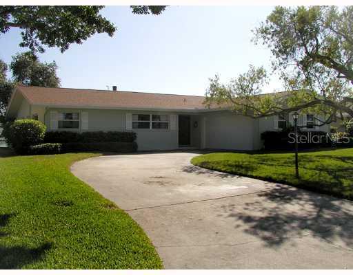 5475 Oakhurst Dr., Seminole, FL 33772