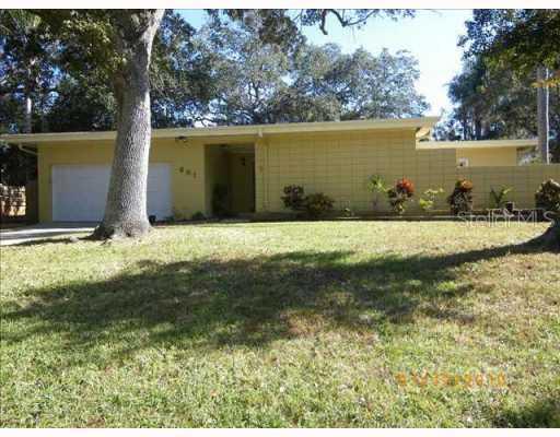 681 Crescent Dr., Largo, FL 33770