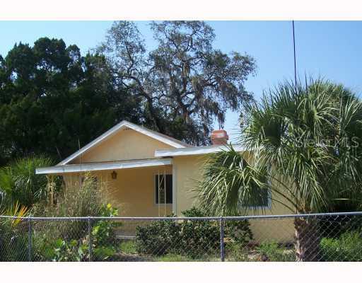 72 Ada St., Tarpon Springs, FL 34689