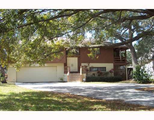 1196 Hickory Dr., Largo, FL 33770