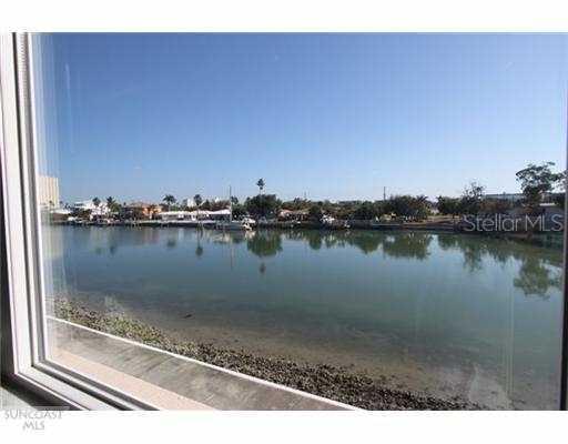 7465 Bay Island Dr. #215, South Pasadena, FL 33707