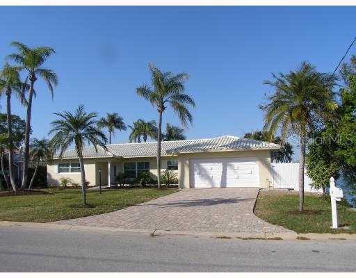 902 Oakwood Dr., Largo, FL 33770