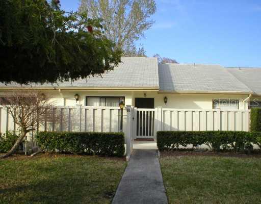 1375 Pine Glen Ln. #207b, Tarpon Springs, FL 34688