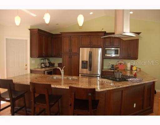 2409 Navarez Ave., Safety Harbor, FL 34695