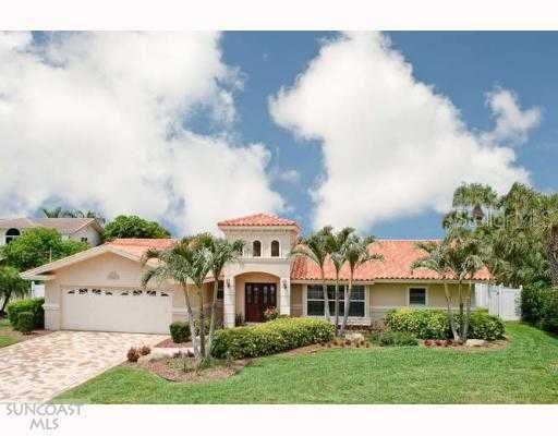 911 Eden Isle Dr., St Petersburg, FL 33704