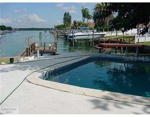 11725 7th St., Treasure Island, FL 33706