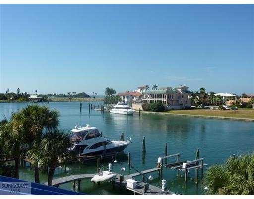 910 Pinellas Bayway South #204, Tierra Verde, FL 33715