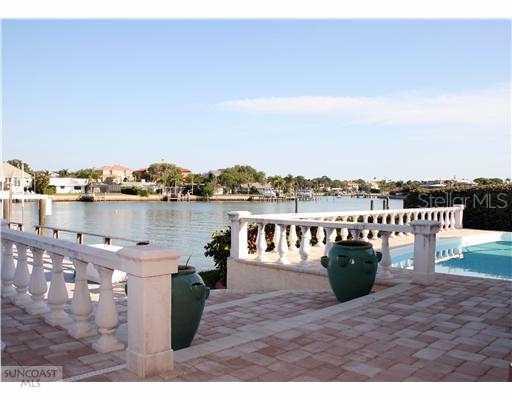 215 Driftwood Ln., Largo, FL 33770