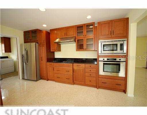 1340 Oakbrook Dr., Largo, FL 33770