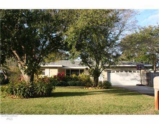 5752 Bayshore Dr., Seminole, FL 33772