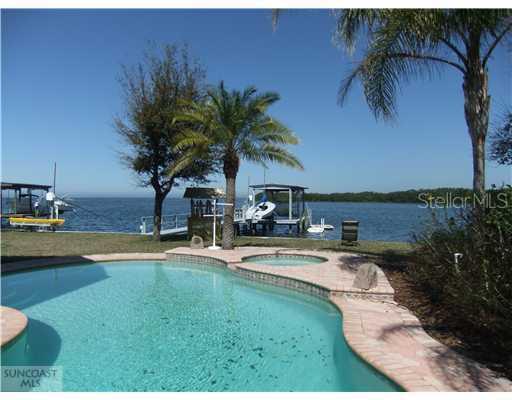 125 Carlyle Cir., Palm Harbor, FL 34683