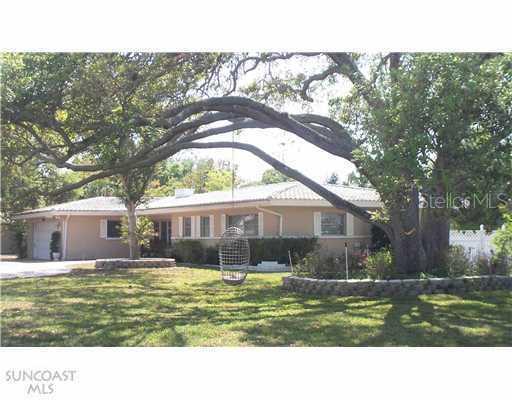 300 Cedar Ln., Largo, FL 33770