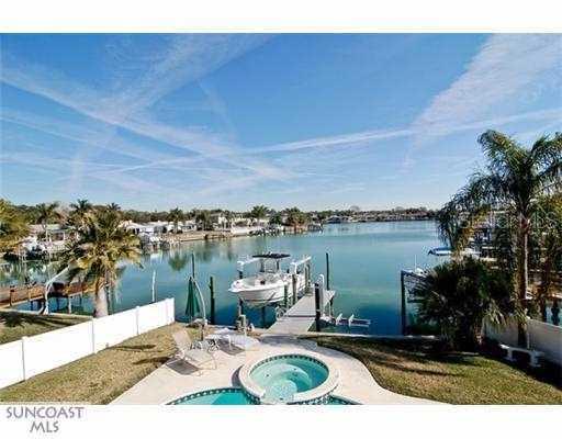 5613 Oakhurst Dr., Seminole, FL 33772