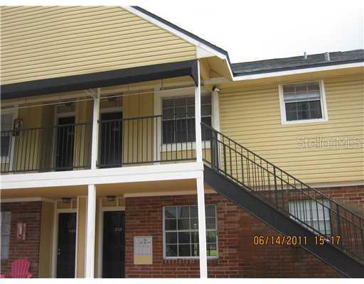 200 Country Club Dr. #208, Largo, FL 33771
