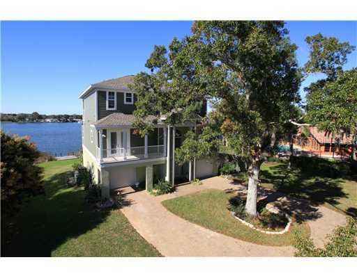 484 N Highland Ave., Tarpon Springs, FL 34688