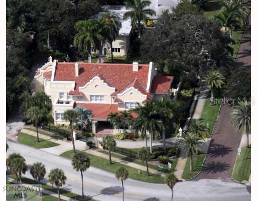 1724 North Shore Dr., St. Petersburg, FL 33704