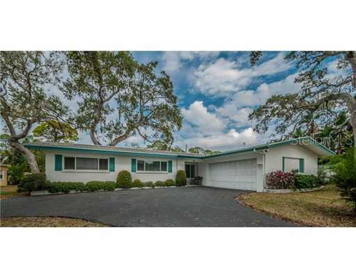 802 Royal Dr., Largo, FL 33770