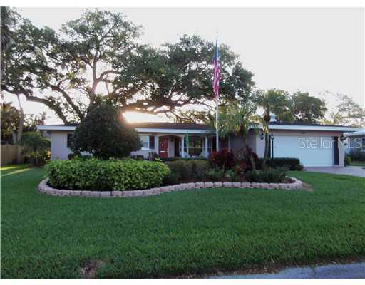 305 Cedar Ln., Largo, FL 33770