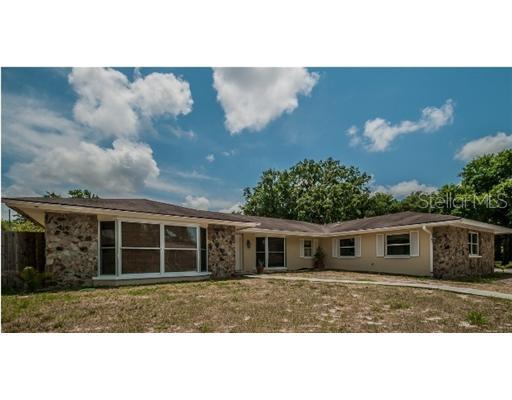 230 Normandy Cir., Palm Harbor, FL 34683