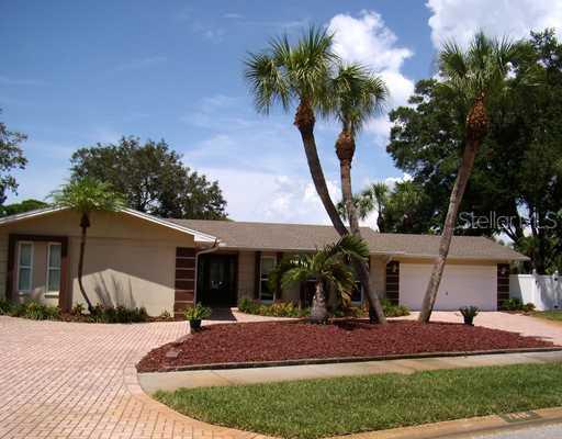 7945 Dovehill Ln., Seminole, FL 33777