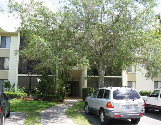 3166 Lake Pine Way #C2, Tarpon Springs, FL 34688