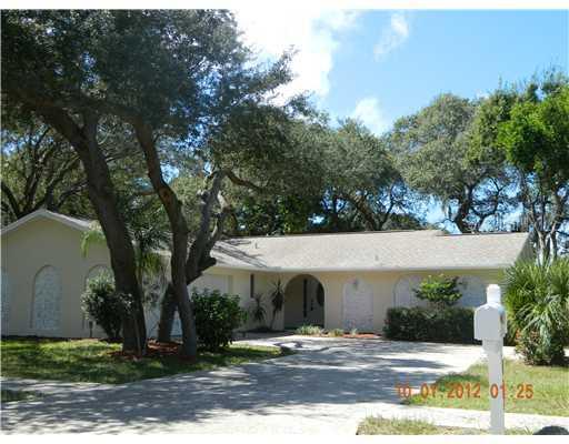 423 Wayfarer Ct., Tarpon Springs, FL 34689