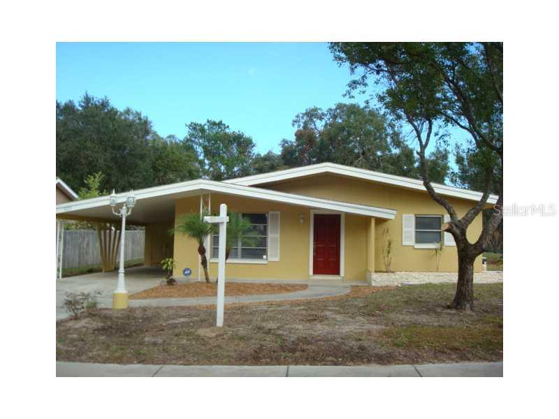 1221 E Oakwood St., Tarpon Springs, FL 34689