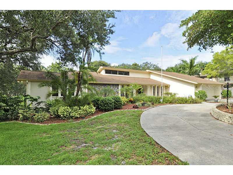 2801 Bluffs Dr., Largo, FL 33770