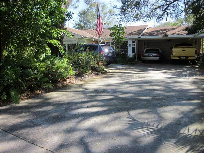 5871 Oakhurst Dr., Seminole, FL 33772