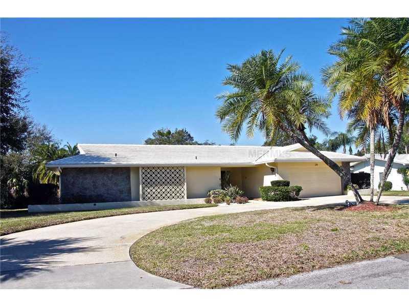 214 Orangewood Ln., Largo, FL 33770