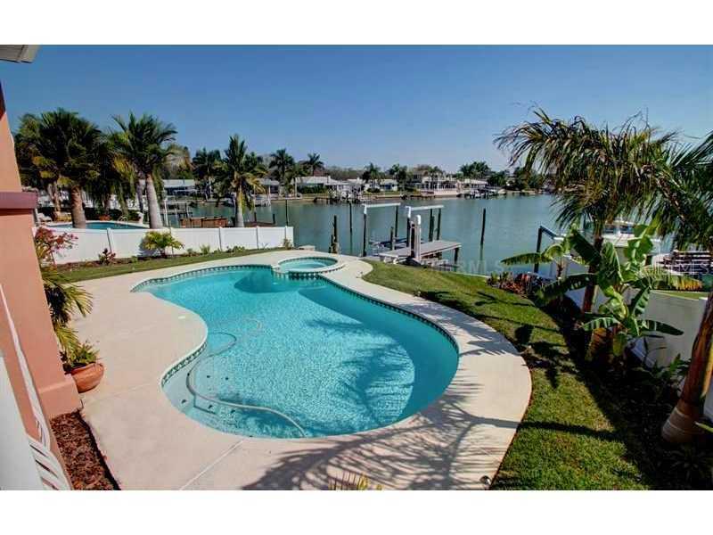 5613 Oakhurst Dr., Seminole, FL 33772