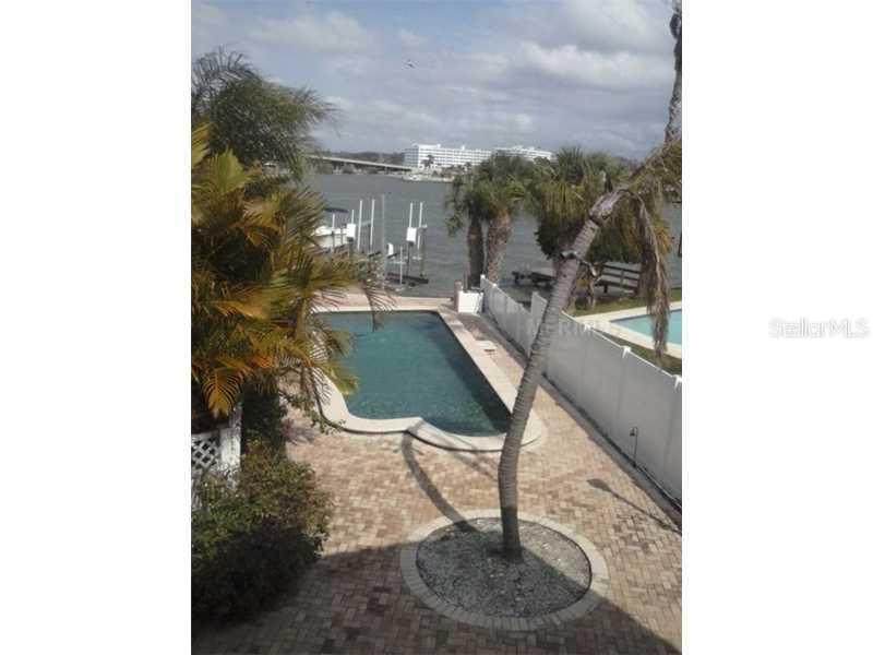 111 Driftwood Ln., Largo, FL 33770