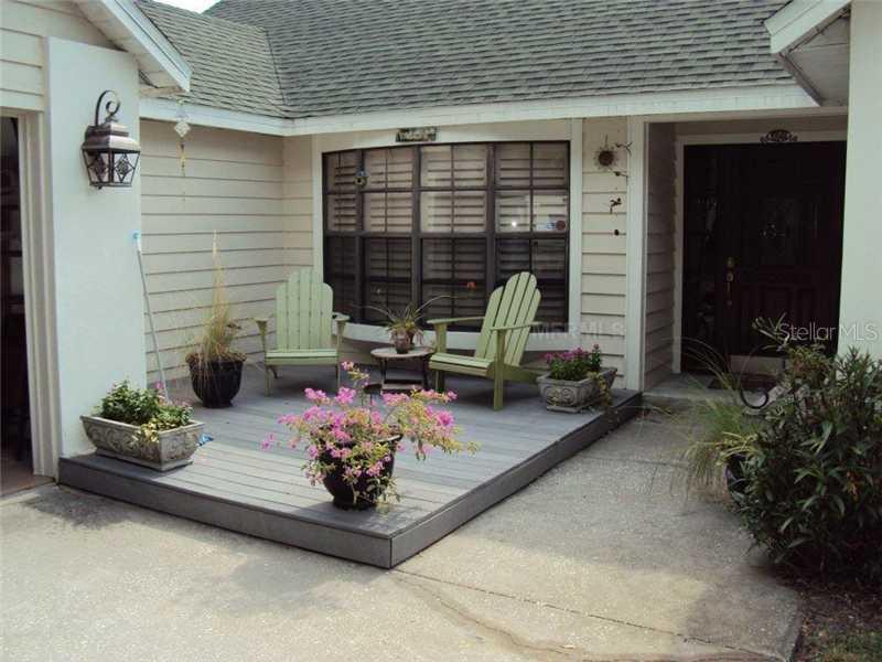 10048 Hodson Pl., Seminole, FL 33776