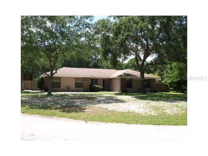 608 Chancellar Dr., Lutz, FL 33548