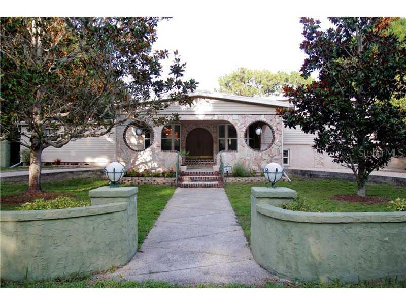 9461 93rd St., Seminole, FL 33777