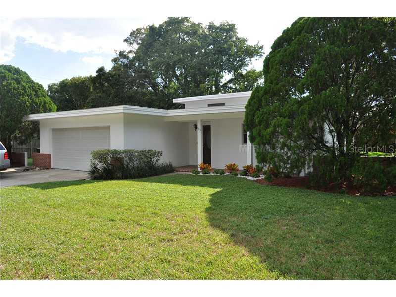 892 Deville Dr., Largo, FL 33771