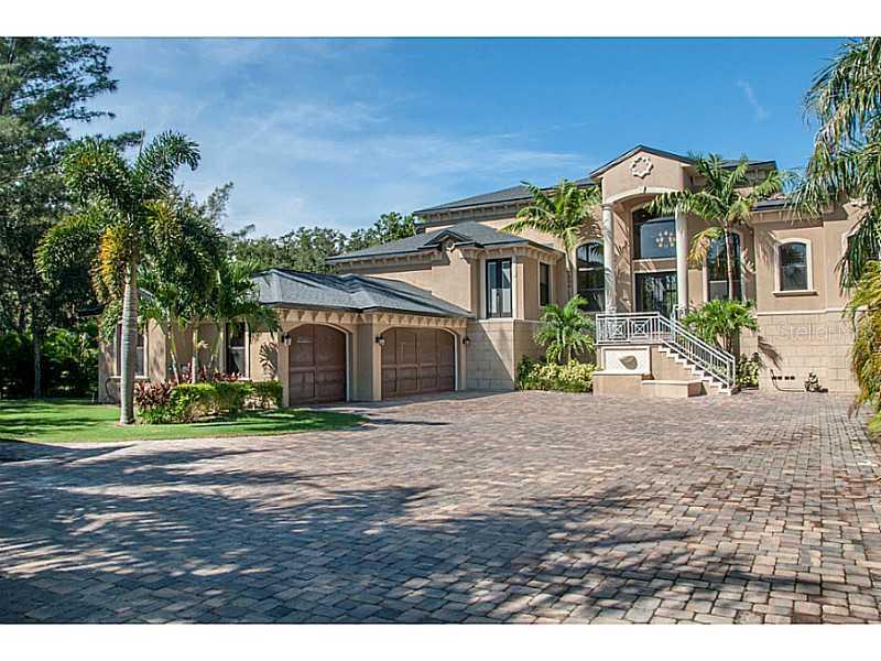 8746 Commodore Dr., Seminole, FL 33776