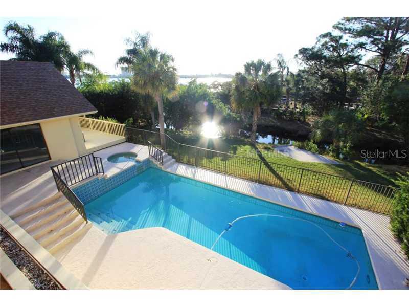 7238 Hunt Club Ln., Seminole, FL 33776