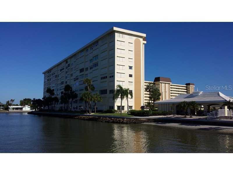 4750 Cove Cir. #907, St Petersburg, FL 33708